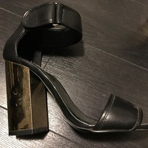 Steve Madden open toed chunky heel sandals size 8